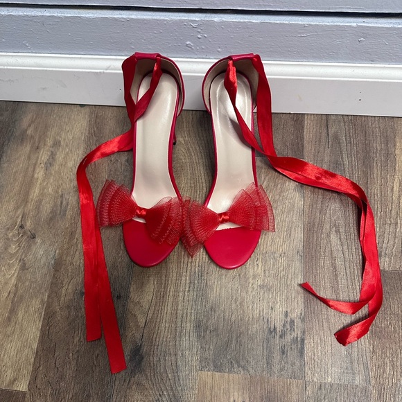4 inch red heels with bow - Picture 3 of 6